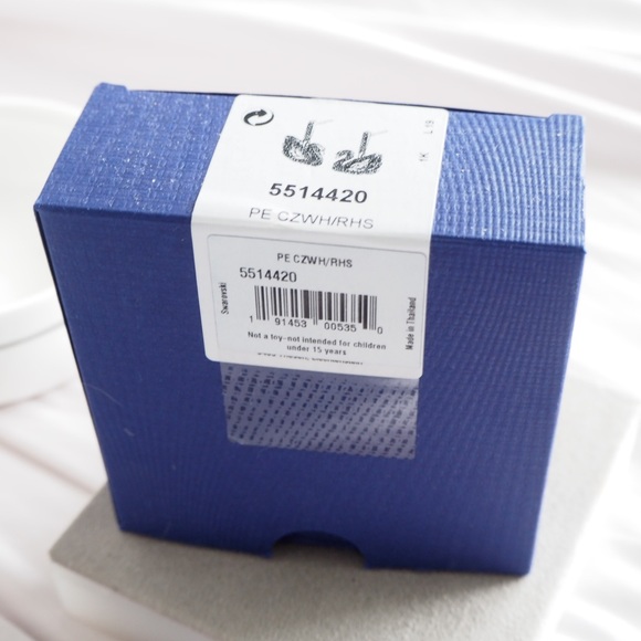 Swarovski Dancing Swan earrings, Swan, White, Rhodium plated 5514420 - Picture 5 of 6